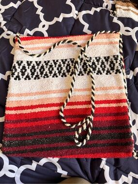 New Handwoven Mexican Falsa Blanket
Crossbody Bag in Red, Black & Cream NWOT.